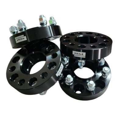 Espaçadores de rodas automóveis pretos com porcas e etiquetas MAX14