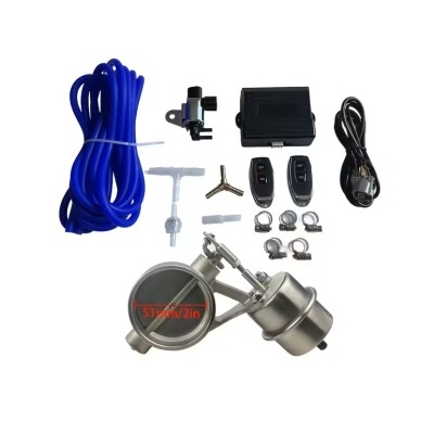 Kit peças automóveis com atuador metálico, tubos azuis, fios pretos e comandos remotos