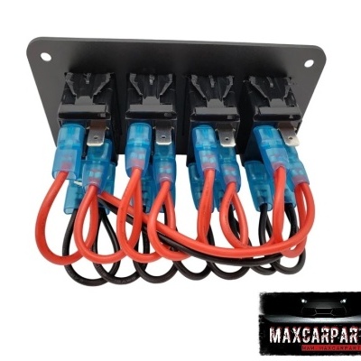 Placa com quatro interruptores deslizantes e fios com conectores azuis em fundo branco