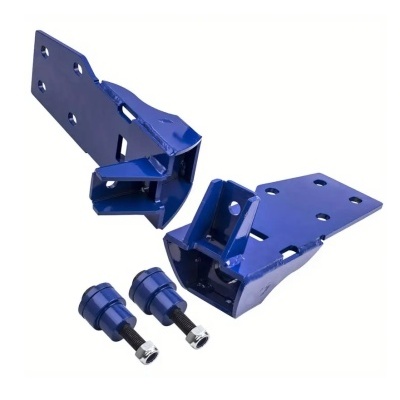 Suportes metálicos azuis com parafusos sobre fundo branco