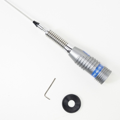 Antena metálica com mola e acessórios sobre fundo branco