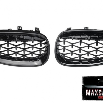 Par de grades frontais de automóvel em plástico preto brilhante com padrão de malha triangular