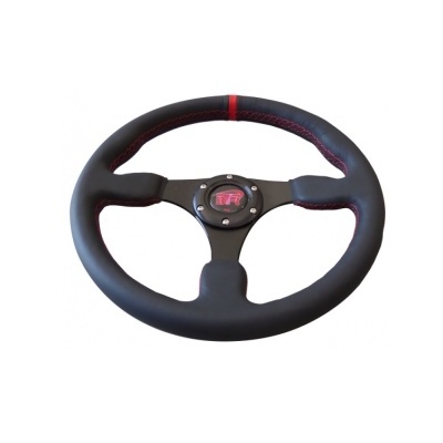 Volante de carro preto com costuras vermelhas e botão central com símbolo vermelho