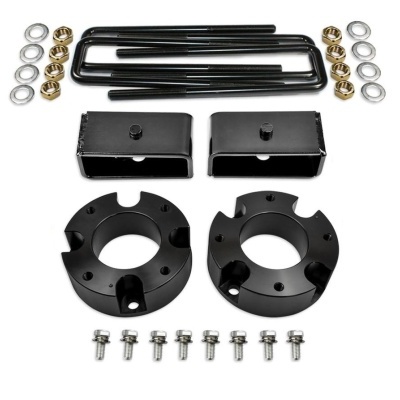 Conjunto de calços pretos para elevação de veículo com parafusos, porcas e arruelas