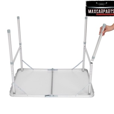 Mesa dobrável branca com estrutura em alumínio, tampo liso e pernas a serem encaixadas.