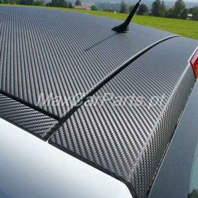 Tejadilho de carro com material em padrão de fibra de carbono preto e cinza e antena compacta