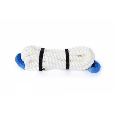 Corda branca com pontas azuis dobrada e presa com fitas pretas