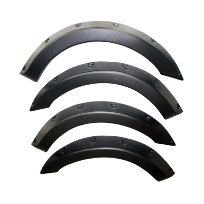 Paralamas arqueados pretos com rebites em plástico