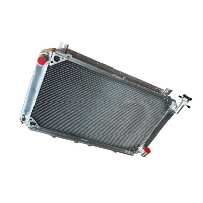 Radiador metálico com tampas vermelhas para automóvel