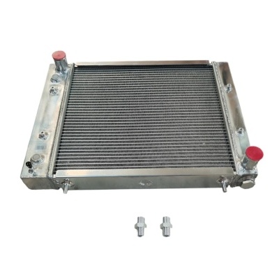 Radiador automóvel metálico com tampas vermelhas e duas peças metálicas