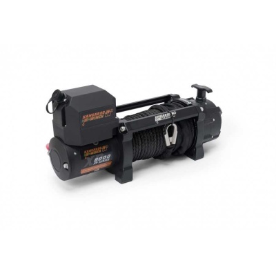 Guincho elétrico preto com cabo de aço e etiquetas visíveis