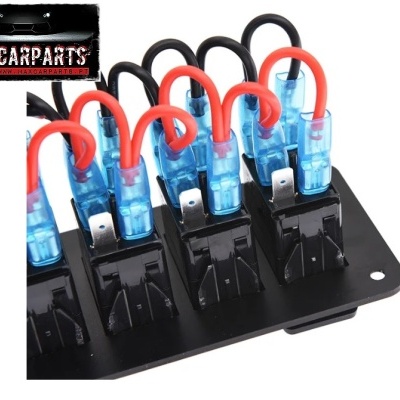 Conjunto de fusíveis automóveis azuis e cabos vermelhos e pretos numa base preta com logótipo MAXCARPARTS