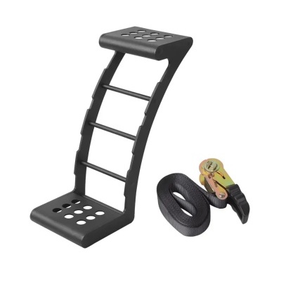 Suporte de metal preto com cinta preta e fivela metálica