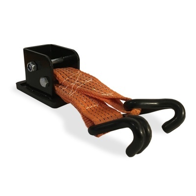 cinta de amarração laranja com ganchos pretos e base metálica preta