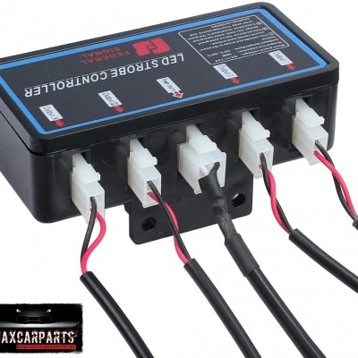 Controlador de piscas LED preto com cinco cabos e etiqueta azul