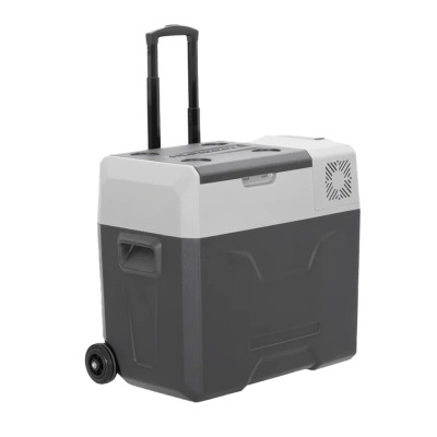Caixa térmica portátil cinza escuro com tampa branca e rodas