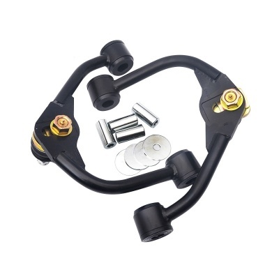 Par de braços de controle automóvel preto com buchas e parafusos dourados, espaçadores e arruelas prateadas