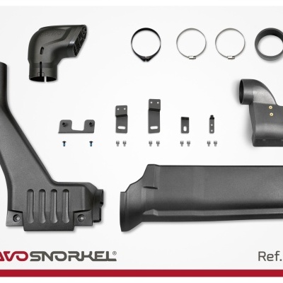 Conjunto de snorkel preto com peças e parafusos em fundo branco