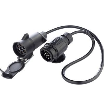 Cabo adaptador elétrico preto com 13 pinos e tampas