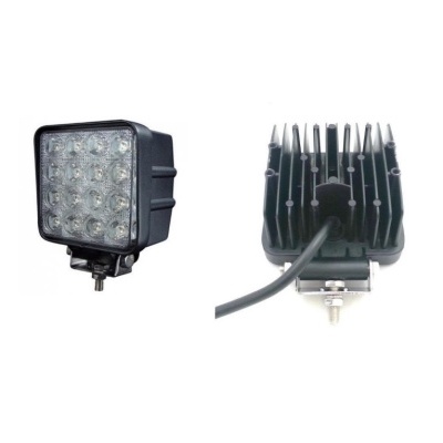 Duas luzes LED quadradas pretas com 16 LEDs e dissipador de calor