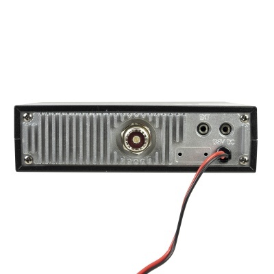 Parte traseira de dispositivo eletrónico com conector BNC e entradas etiquetadas