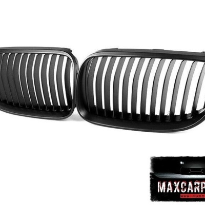 Par de grelhas dianteiras de automóvel pretas com acabamento mate