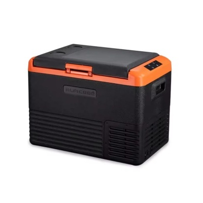 Frigorífico portátil preto e laranja com pega na tampa