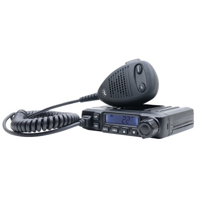 Rádio comunicador preto com microfone de mão e visor digital azul