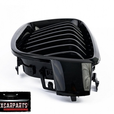 Grelha frontal de carro em plástico preto brilhante, lâminas horizontais