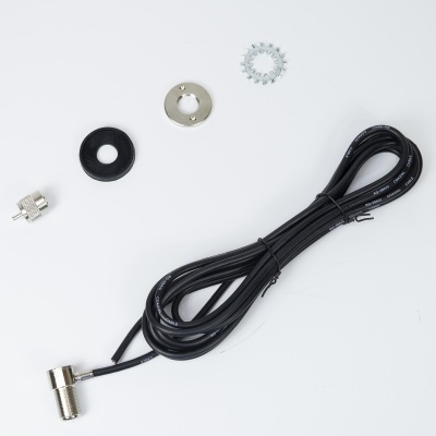 Conjunto de acessórios para antena com cabo coaxial e componentes metálicos e de borracha