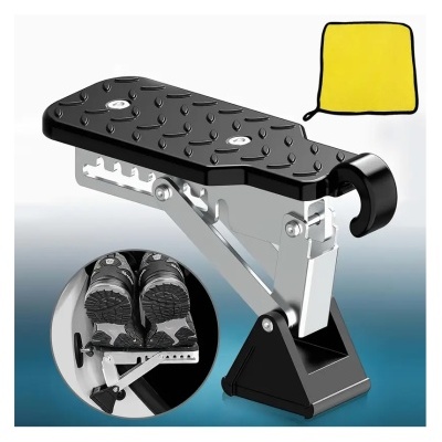 Banco de apoio para moto preto e prateado com bolsa amarela para transporte