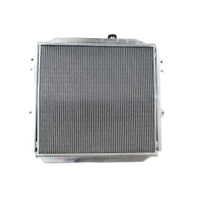 Radiador metálico retangular com grades verticais finas