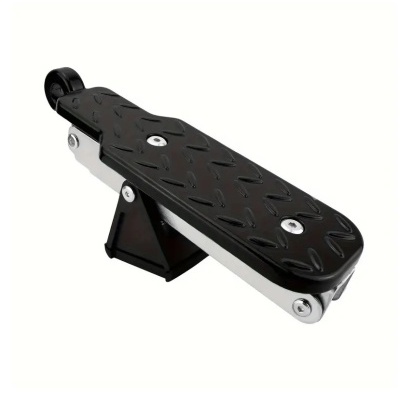 Plataforma para patinete com superfície antiderrapante preta e estrutura metálica prateada