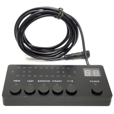 Controlador electrónico preto com botões e display digital com cabo.