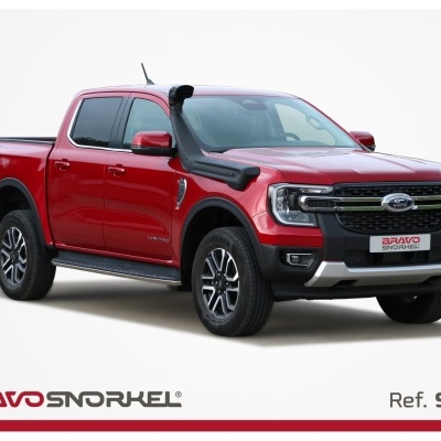 Pick-up vermelho com snorkel preto e texto BRAVO SNORKEL