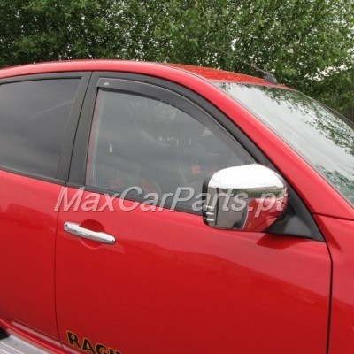 Picape vermelha com janelas fumadas e espelho cromado