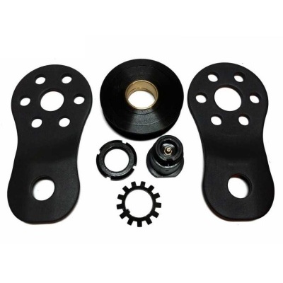 Conjunto de peças mecânicas pretas sobre fundo branco.