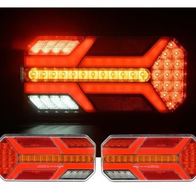 Luzes traseiras para veículos com LEDs vermelhos, brancos e laranja em padrão geométrico