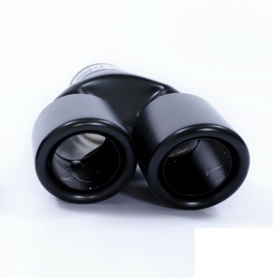 Peça automóvel preta com duas aberturas cilíndricas em fundo branco.