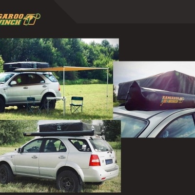 SUV branco com tenda de campismo preta KANGAROO WINCH no tejadilho