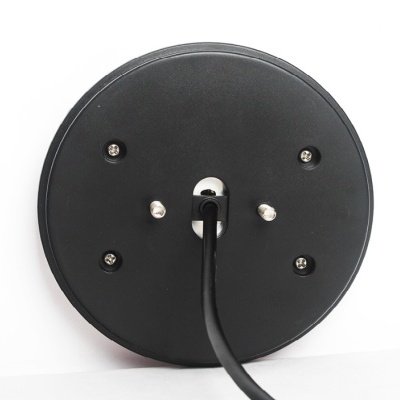 Suporte redondo preto com cabo e parafusos, em fundo branco