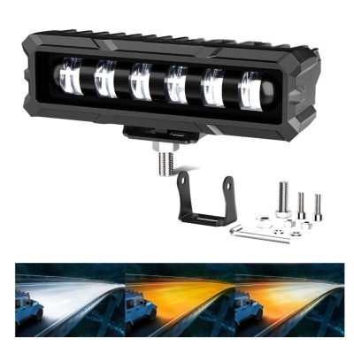 Luz LED retangular preta com lentes transparentes e acessórios de montagem.