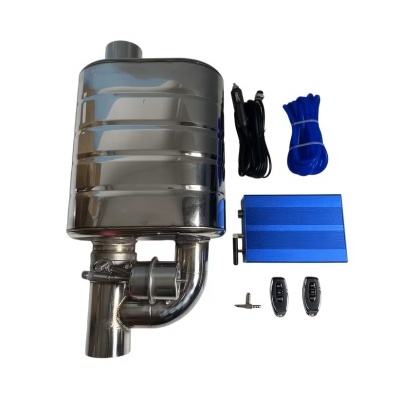 Conjunto de escape automóvel metálico com controlador azul e comandos pretos.