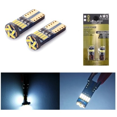Par de lâmpadas LED T10 multi-chip preto e amarelo, com embalagem amarela e LED aceso em fundo azul.