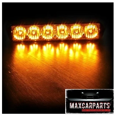 Luz LED amarela de aviso com seis lâmpadas sobre fundo escuro