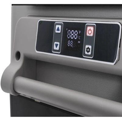 Painel digital cinzento com botões e mostrador LED