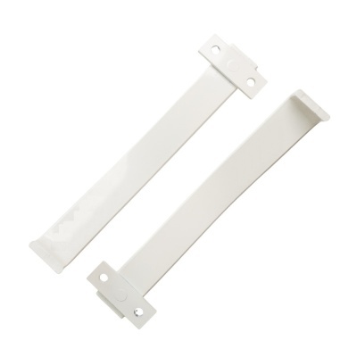 Duas ferragens metálicas brancas com furos para parafusos