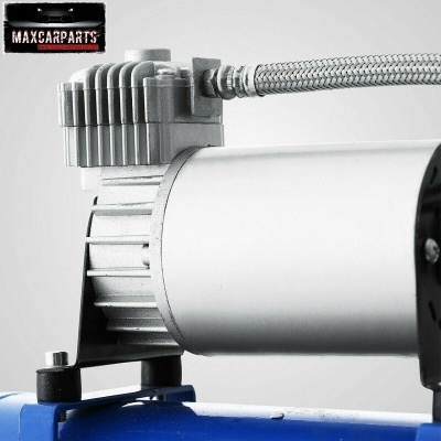 Compressor de ar metálico cinza e azul com mangueira trançada e logótipo MAXCARPARTS