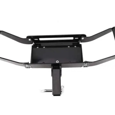 Suporte de metal preto com alças e base de encaixe