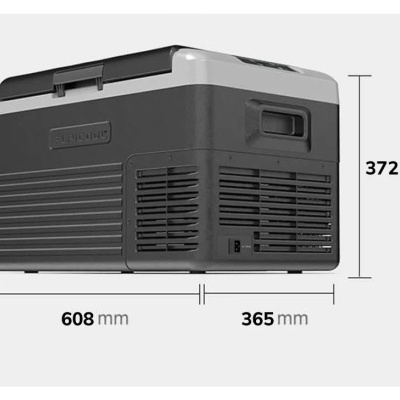 Frigorífico portátil preto e cinza com alça no topo e tomadas laterais